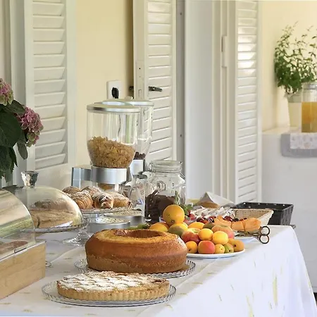 לינה וארוחת בוקר Primavilla Relais 4*